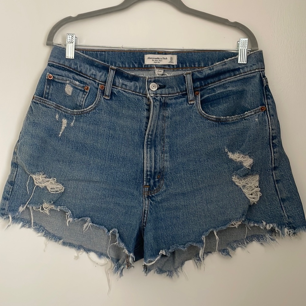 Women’s Abercrombie curve love mom shorts